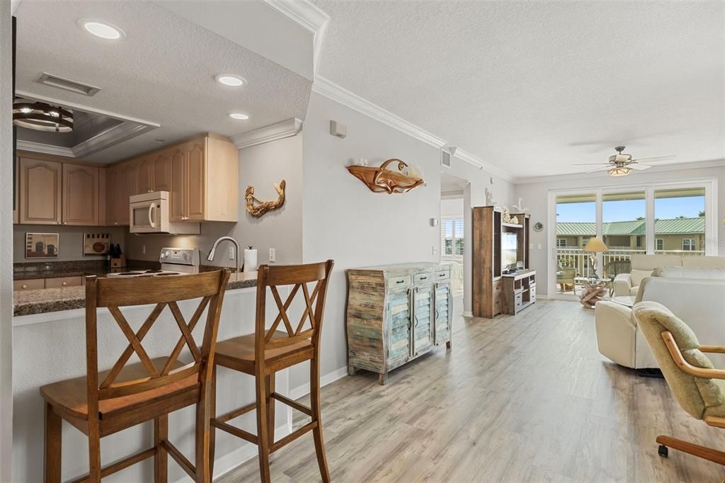 For Sale: $699,000 (2 beds, 2 baths, 1275 Square Feet)