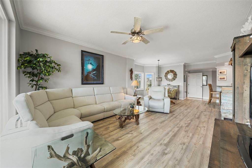 For Sale: $699,000 (2 beds, 2 baths, 1275 Square Feet)