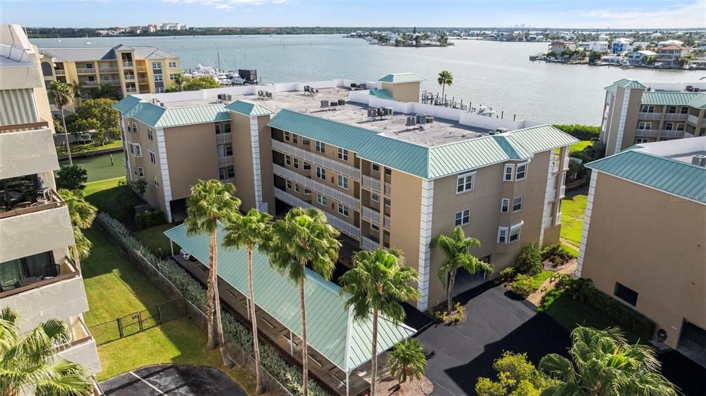 For Sale: $699,000 (2 beds, 2 baths, 1275 Square Feet)