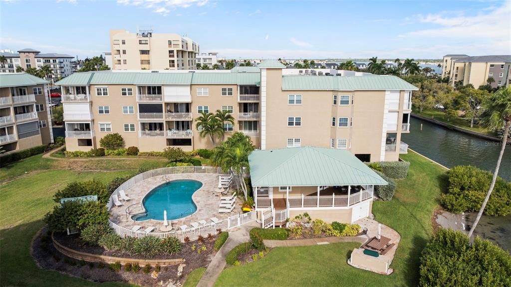 For Sale: $699,000 (2 beds, 2 baths, 1275 Square Feet)