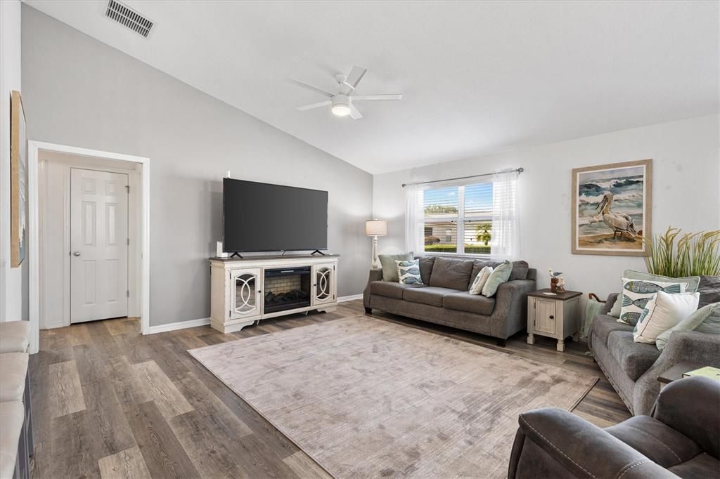 En Venta: $370,000 (3 camas, 2 baños, 1483 Pies cuadrados)