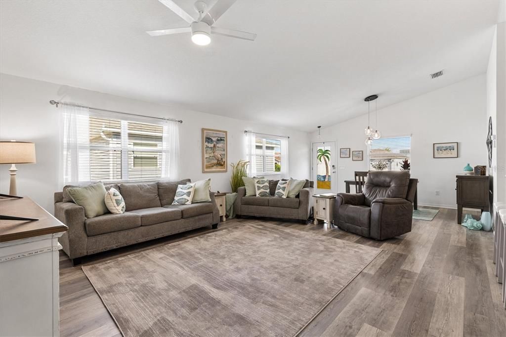 En Venta: $370,000 (3 camas, 2 baños, 1483 Pies cuadrados)