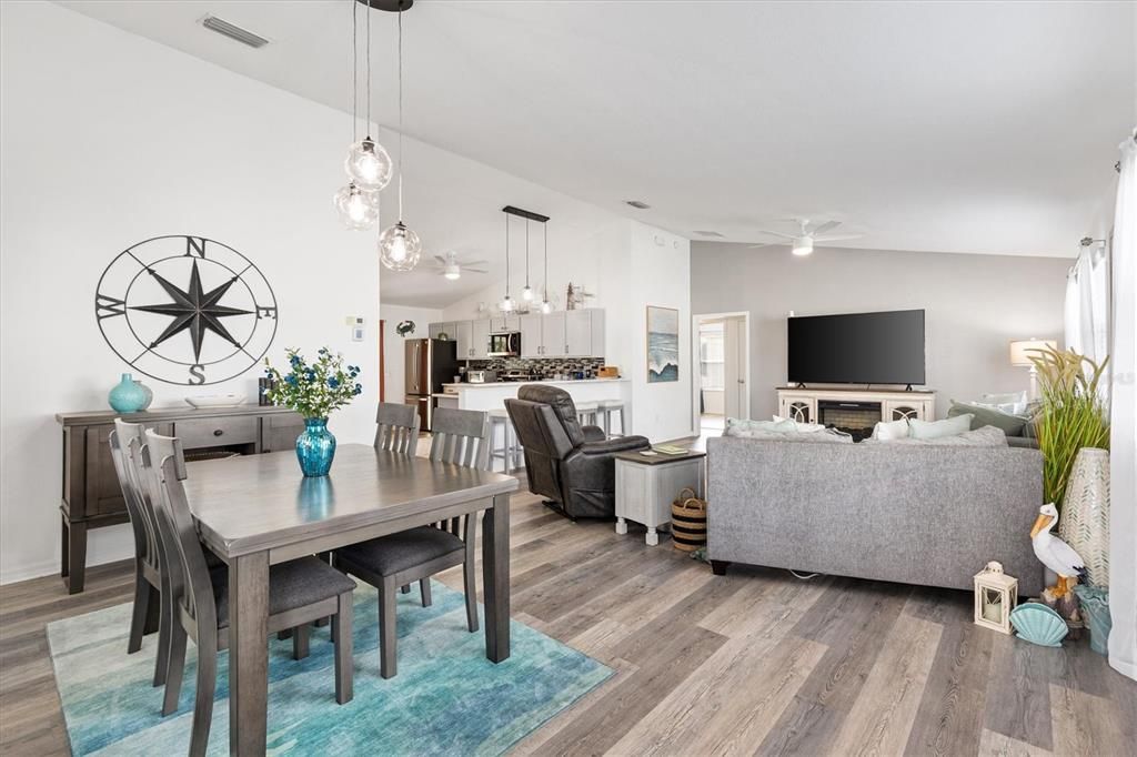 En Venta: $370,000 (3 camas, 2 baños, 1483 Pies cuadrados)