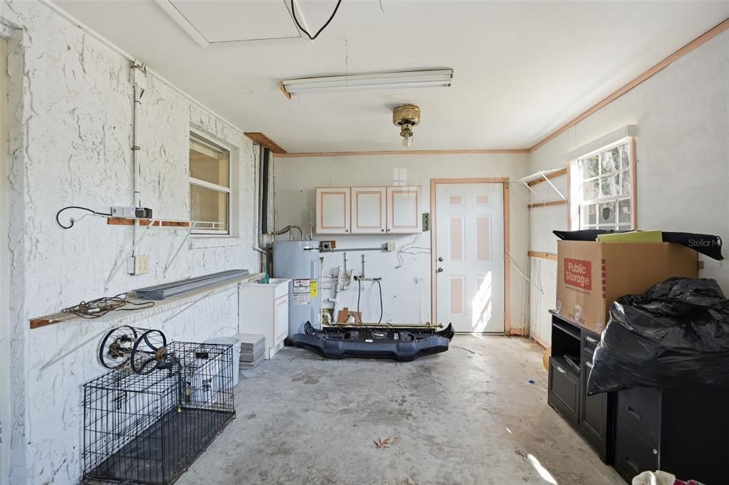 For Sale: $189,900 (2 beds, 1 baths, 880 Square Feet)