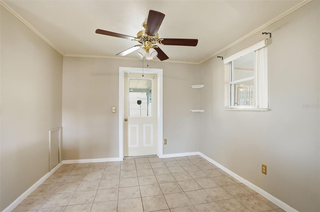 For Sale: $189,900 (2 beds, 1 baths, 880 Square Feet)