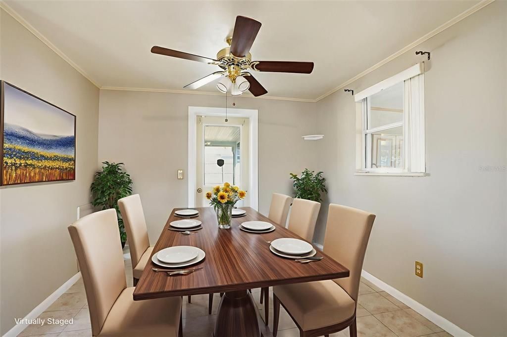 For Sale: $189,900 (2 beds, 1 baths, 880 Square Feet)