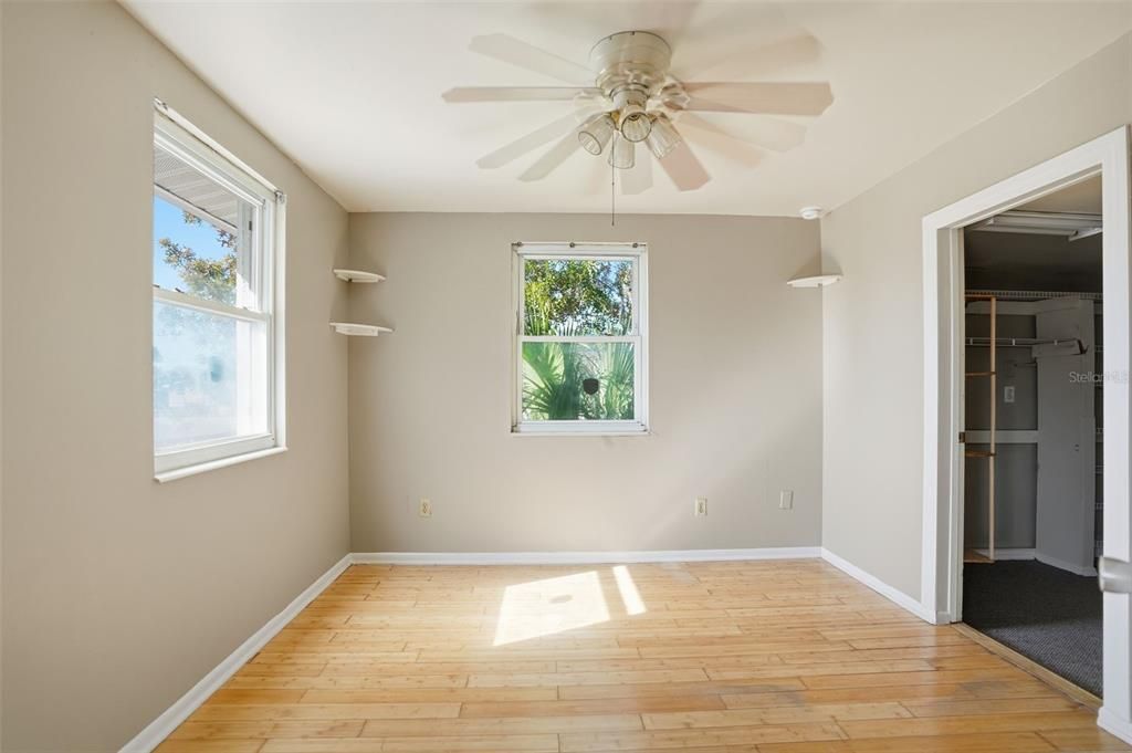 For Sale: $189,900 (2 beds, 1 baths, 880 Square Feet)