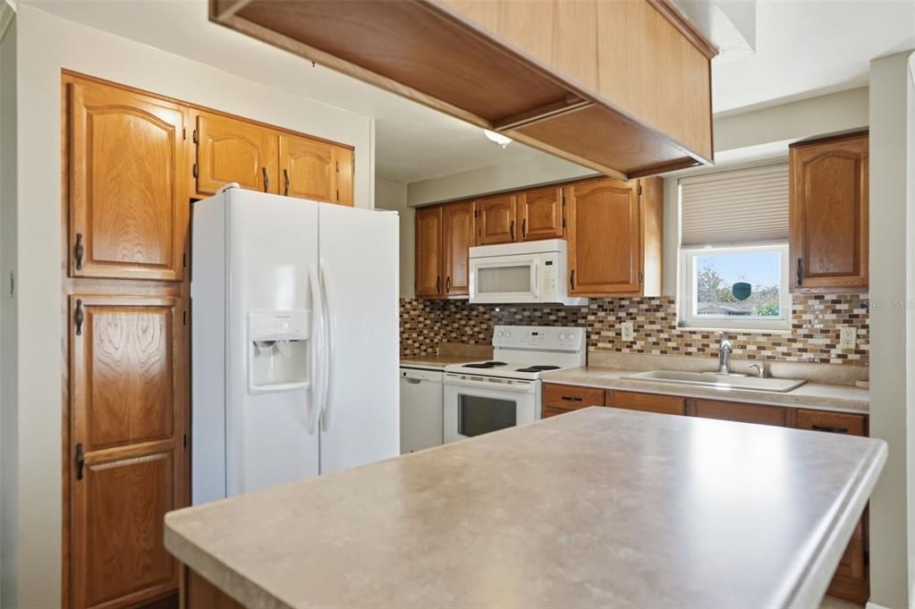 For Sale: $189,900 (2 beds, 1 baths, 880 Square Feet)