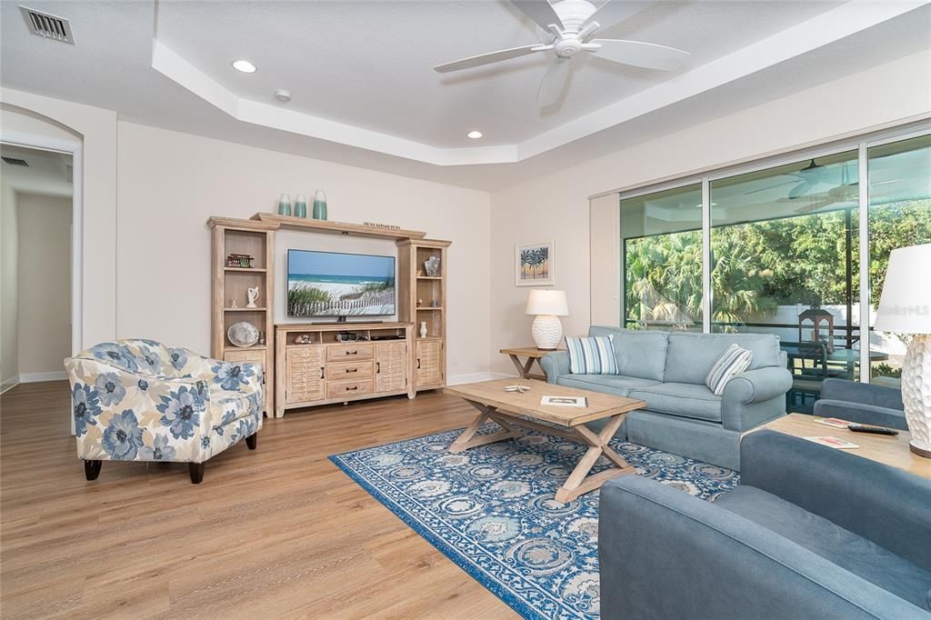 En Venta: $450,000 (2 camas, 2 baños, 1921 Pies cuadrados)