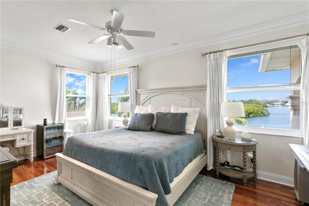 For Sale: $3,100,000 (5 beds, 5 baths, 5345 Square Feet)