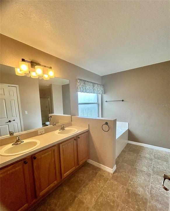 For Sale: $265,000 (3 beds, 2 baths, 1872 Square Feet)