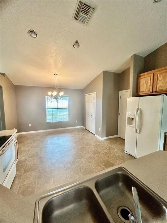 For Sale: $265,000 (3 beds, 2 baths, 1872 Square Feet)