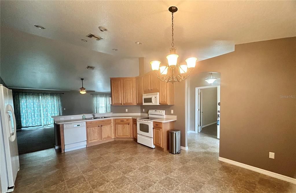 For Sale: $265,000 (3 beds, 2 baths, 1872 Square Feet)