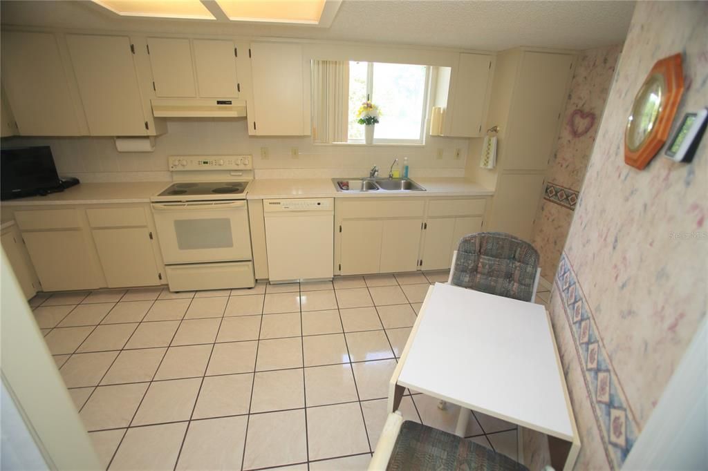 На продажу: $225,000 (2 спален, 2 ванн, 1528 Квадратных фут)