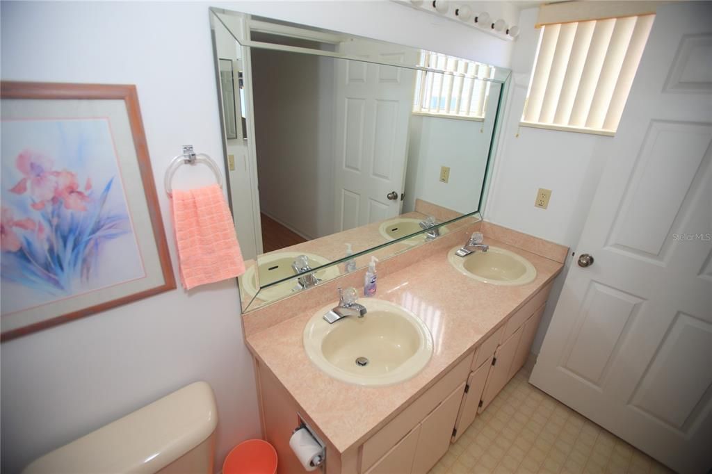 На продажу: $225,000 (2 спален, 2 ванн, 1528 Квадратных фут)