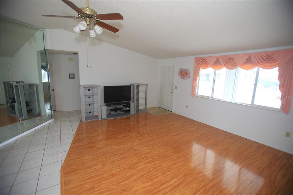 На продажу: $225,000 (2 спален, 2 ванн, 1528 Квадратных фут)