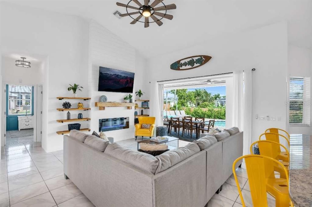 For Sale: $525,000 (3 beds, 2 baths, 1741 Square Feet)