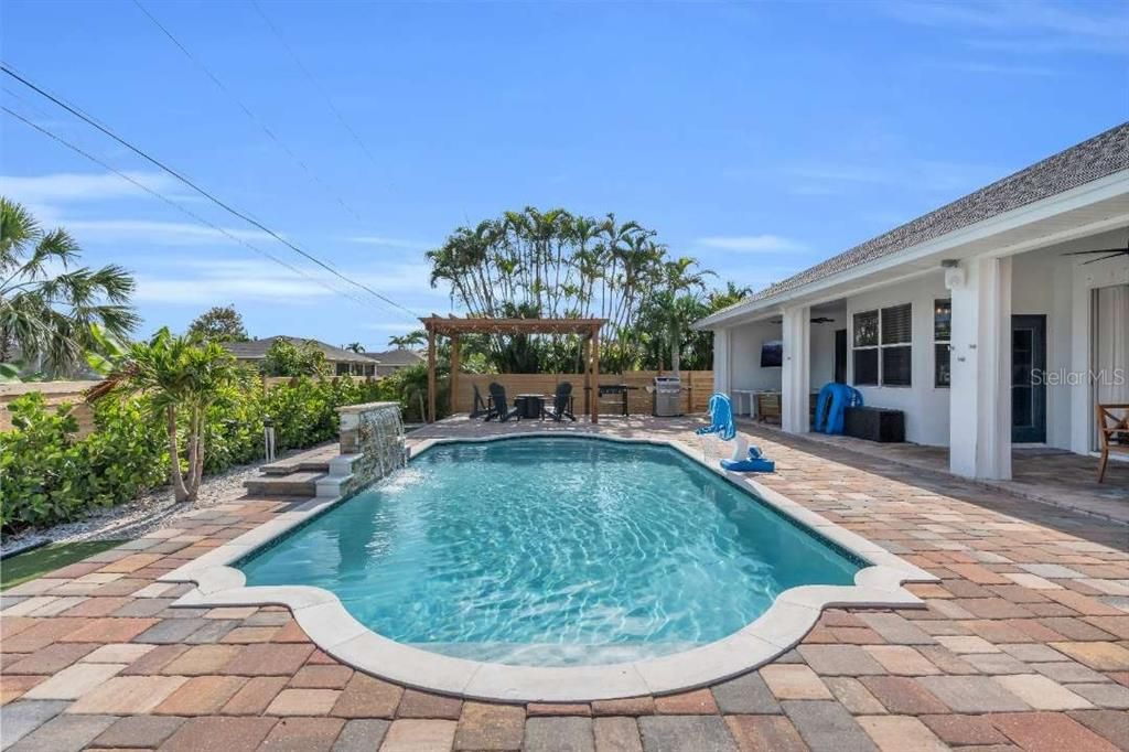 For Sale: $525,000 (3 beds, 2 baths, 1741 Square Feet)