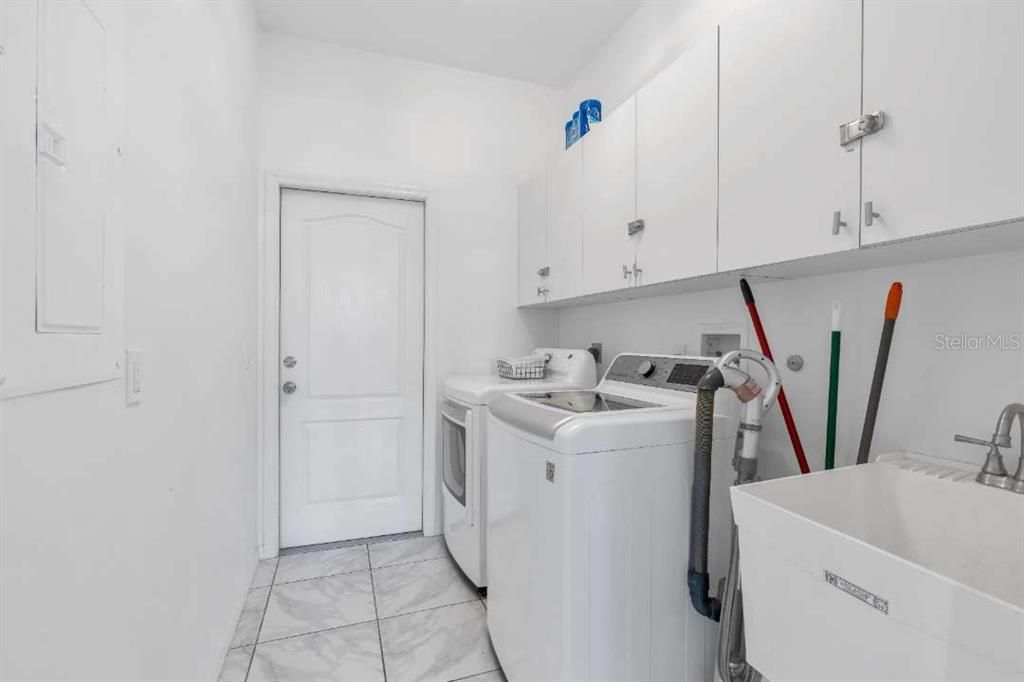 For Sale: $525,000 (3 beds, 2 baths, 1741 Square Feet)