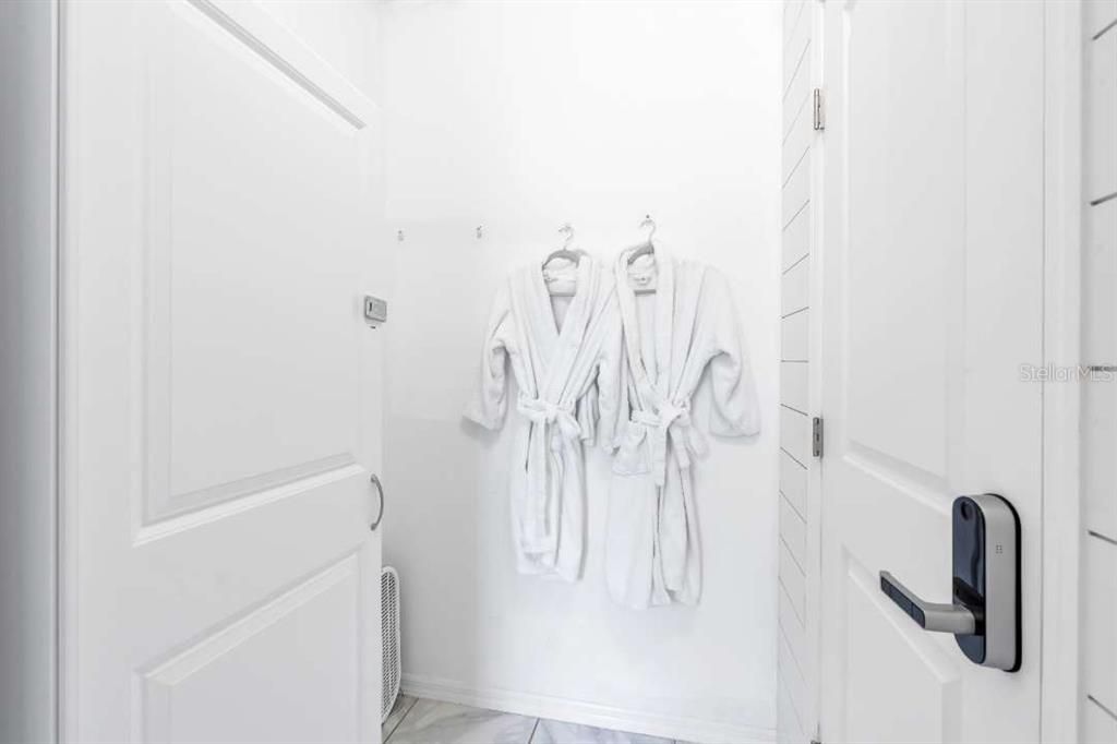 For Sale: $525,000 (3 beds, 2 baths, 1741 Square Feet)