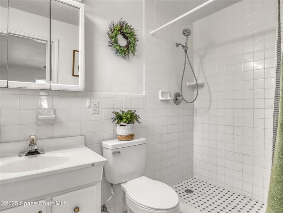 待售: $299,900 (4 贝兹, 2 浴室, 1198 平方英尺)