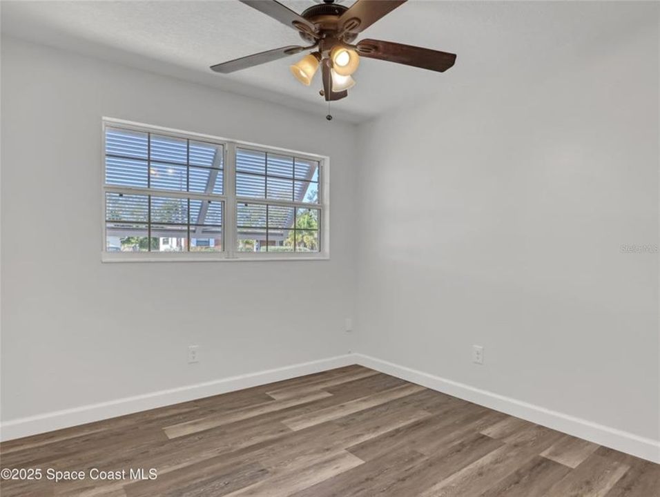 待售: $299,900 (4 贝兹, 2 浴室, 1198 平方英尺)