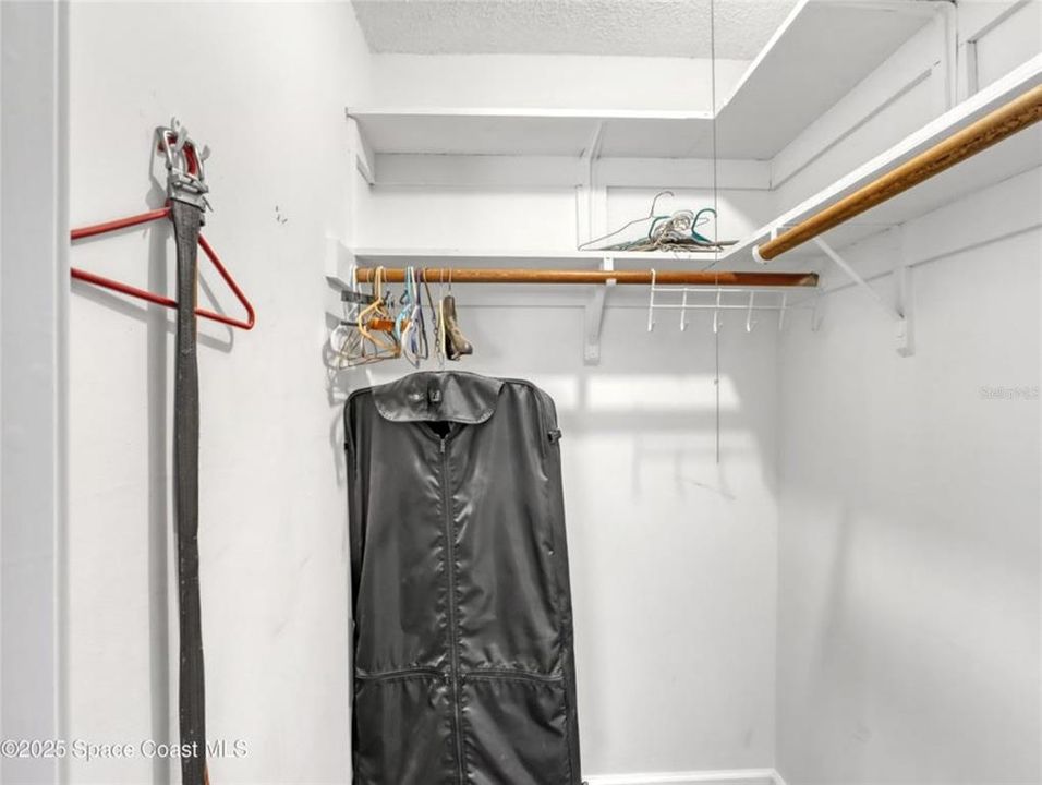 待售: $299,900 (4 贝兹, 2 浴室, 1198 平方英尺)