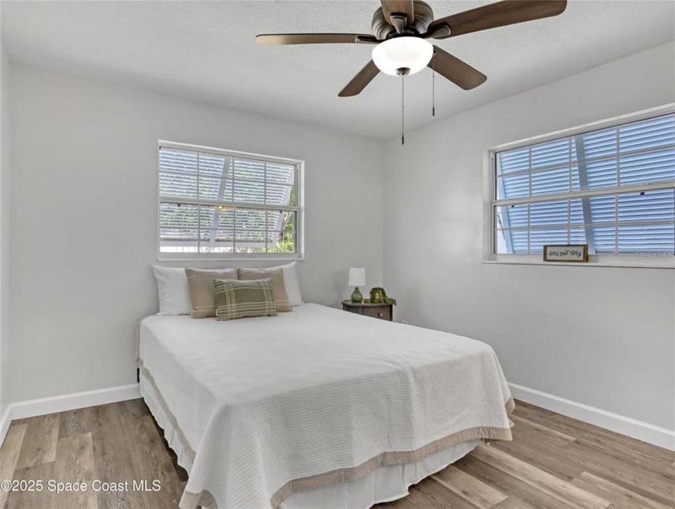 待售: $299,900 (4 贝兹, 2 浴室, 1198 平方英尺)