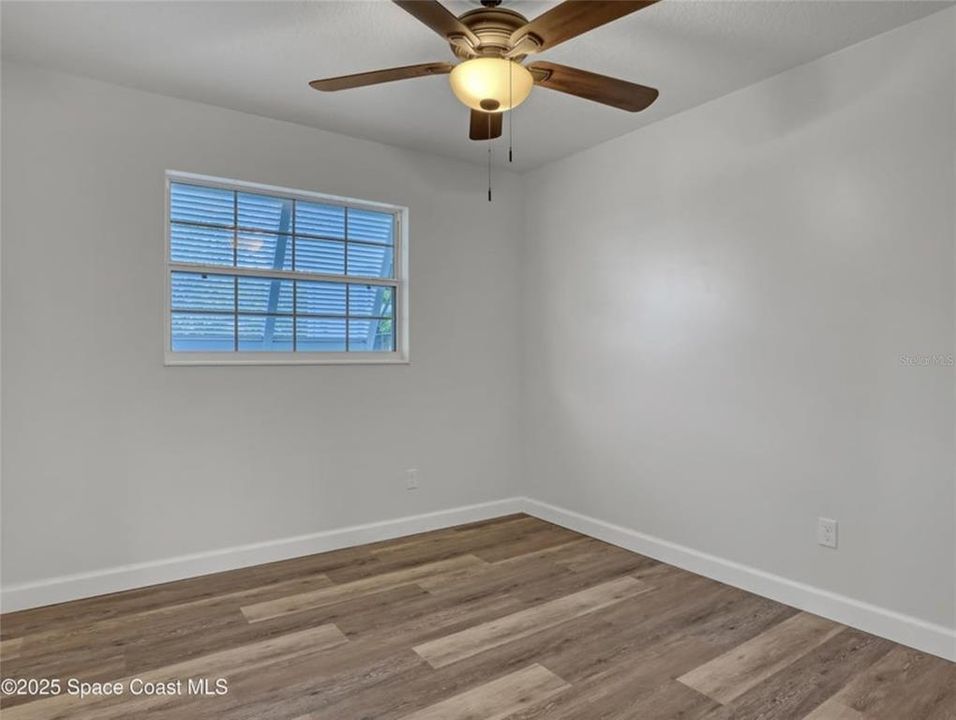 待售: $299,900 (4 贝兹, 2 浴室, 1198 平方英尺)