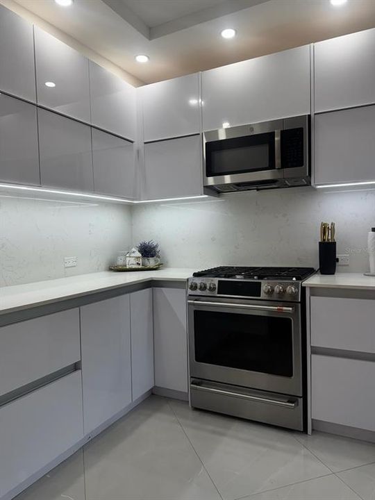 For Rent: $4,950 (3 beds, 2 baths, 2600 Square Feet)