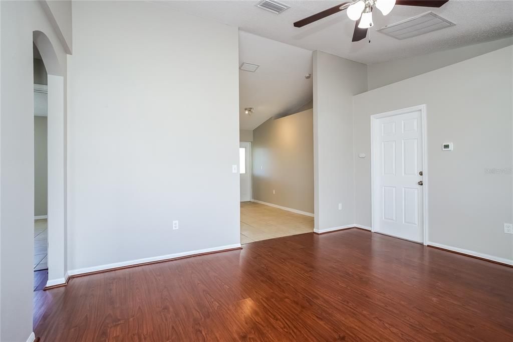 For Rent: $1,925 (3 beds, 2 baths, 1208 Square Feet)