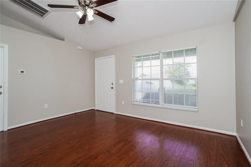 For Rent: $1,925 (3 beds, 2 baths, 1208 Square Feet)