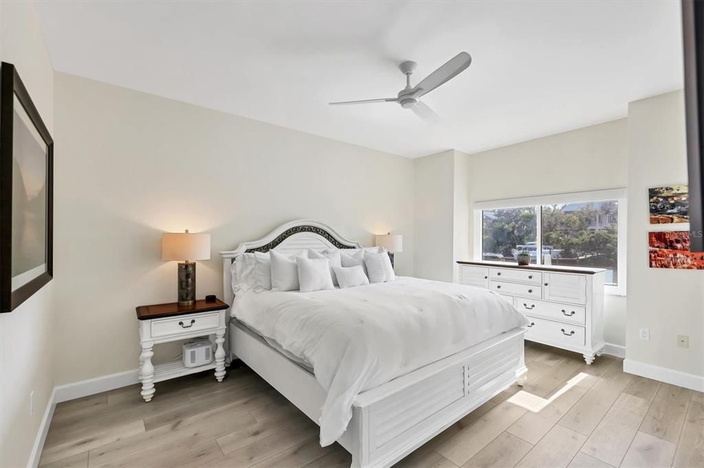 For Sale: $994,000 (3 beds, 2 baths, 1362 Square Feet)