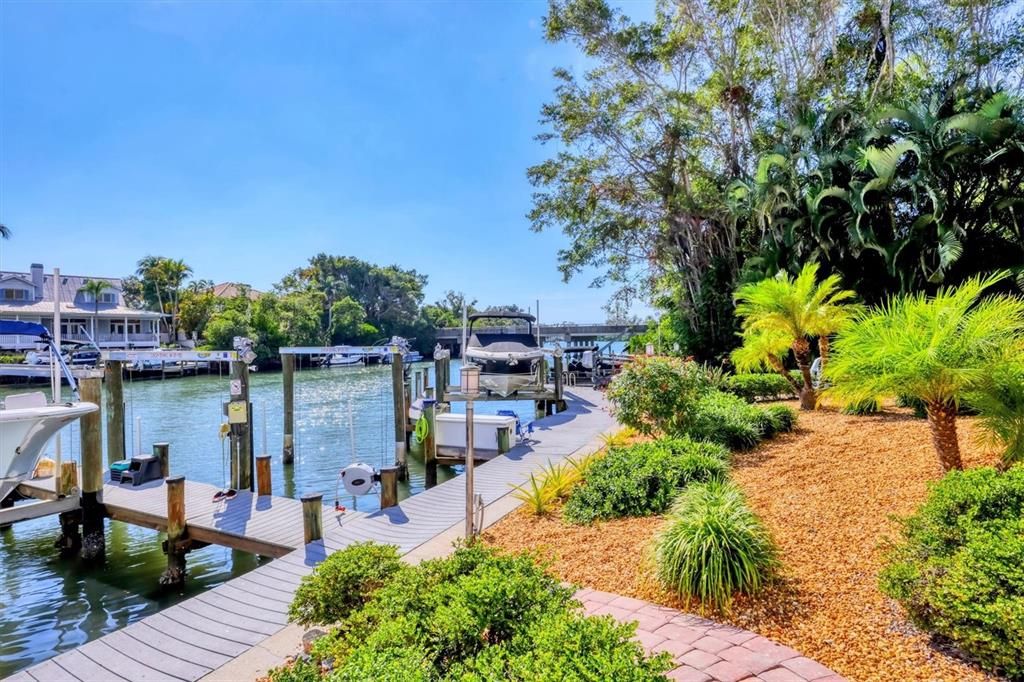 For Sale: $994,000 (3 beds, 2 baths, 1362 Square Feet)