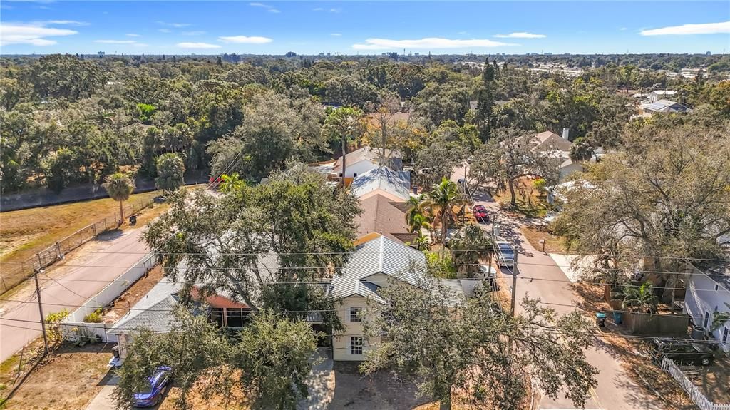 En Venta: $425,000 (4 camas, 2 baños, 1608 Pies cuadrados)