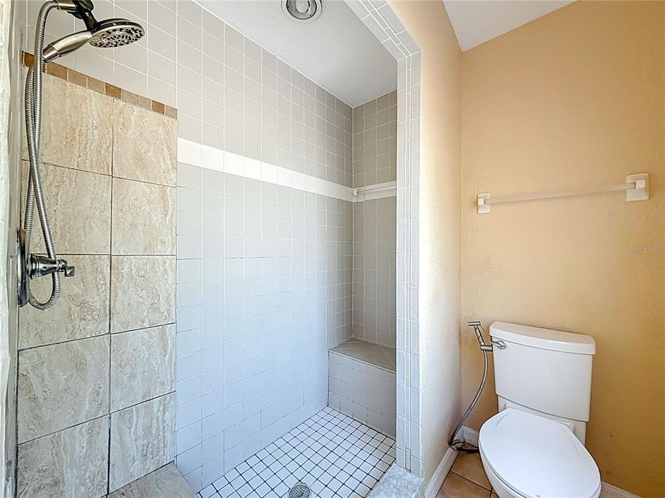 En Venta: $425,000 (4 camas, 2 baños, 1608 Pies cuadrados)