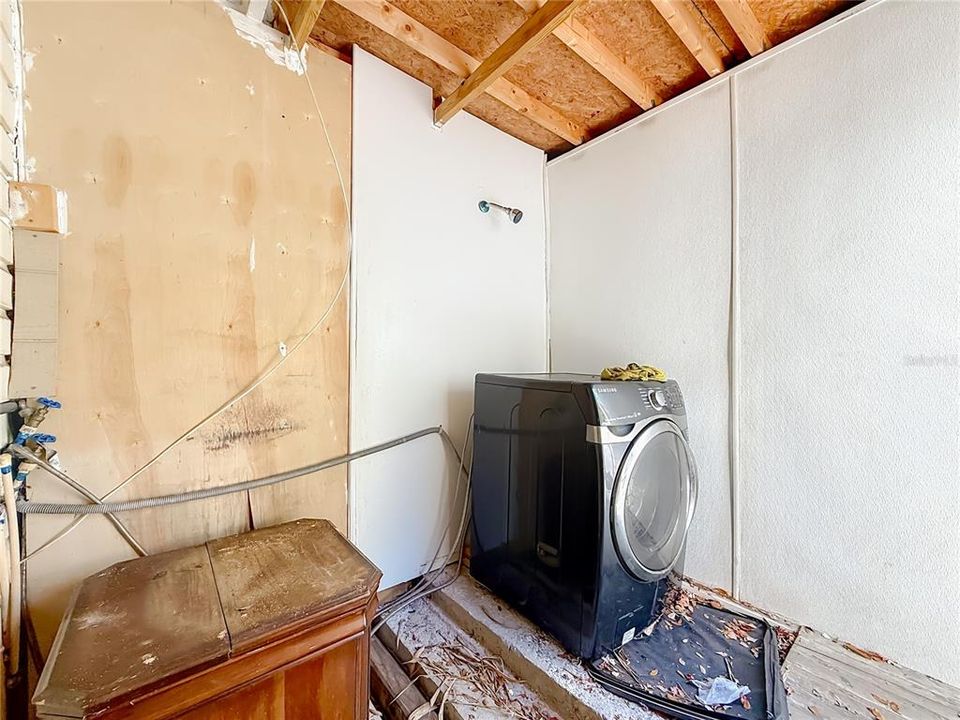 En Venta: $425,000 (4 camas, 2 baños, 1608 Pies cuadrados)