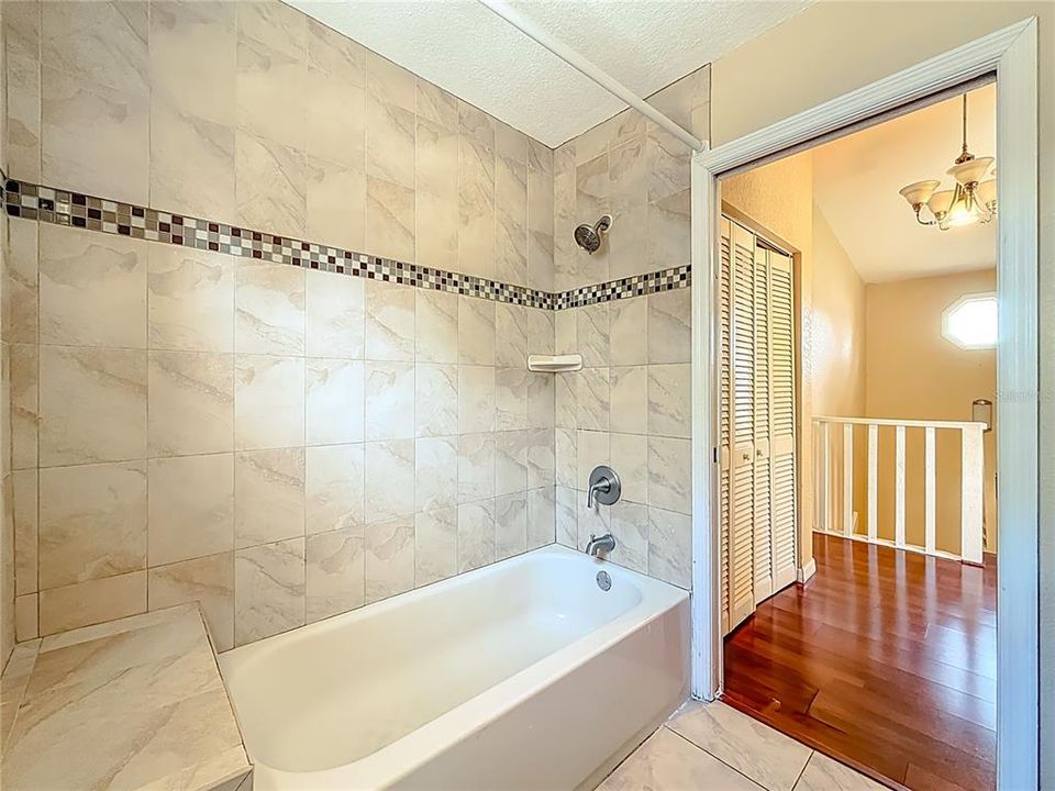 En Venta: $425,000 (4 camas, 2 baños, 1608 Pies cuadrados)