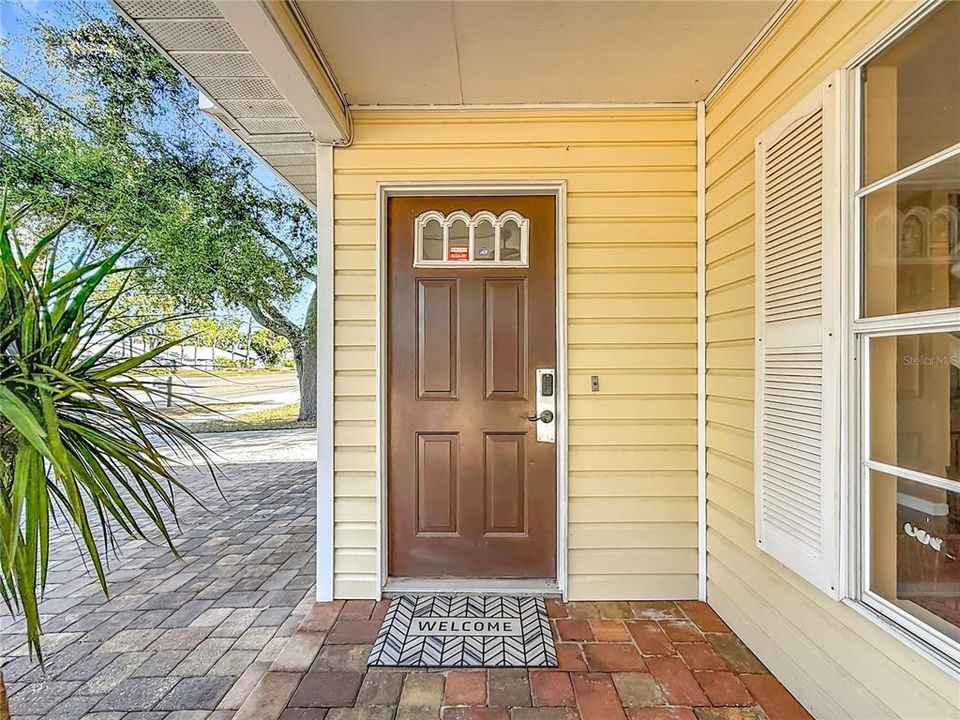 En Venta: $425,000 (4 camas, 2 baños, 1608 Pies cuadrados)