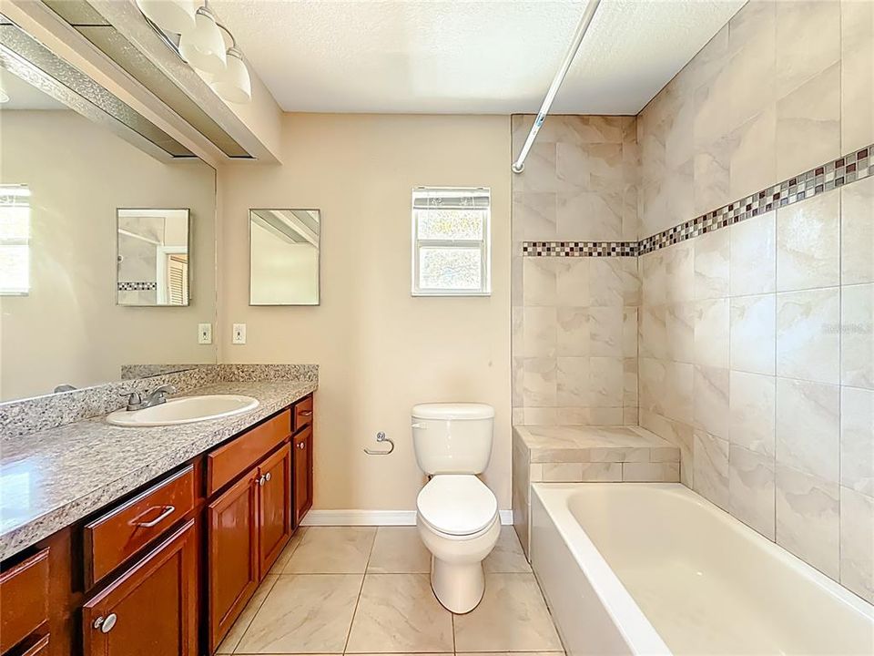 En Venta: $425,000 (4 camas, 2 baños, 1608 Pies cuadrados)