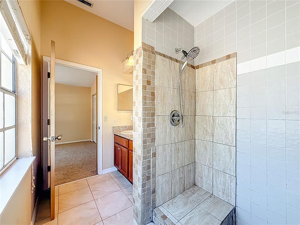 En Venta: $425,000 (4 camas, 2 baños, 1608 Pies cuadrados)