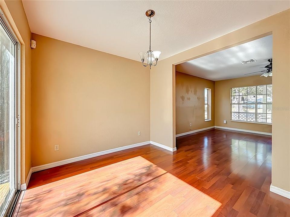 En Venta: $425,000 (4 camas, 2 baños, 1608 Pies cuadrados)