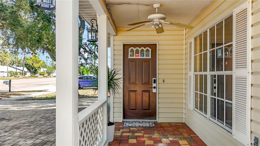 En Venta: $425,000 (4 camas, 2 baños, 1608 Pies cuadrados)