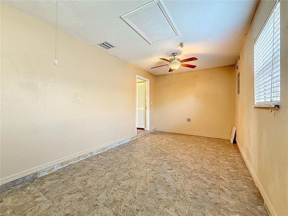 En Venta: $425,000 (4 camas, 2 baños, 1608 Pies cuadrados)