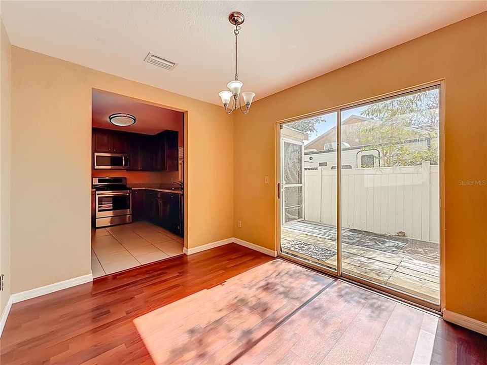 En Venta: $425,000 (4 camas, 2 baños, 1608 Pies cuadrados)