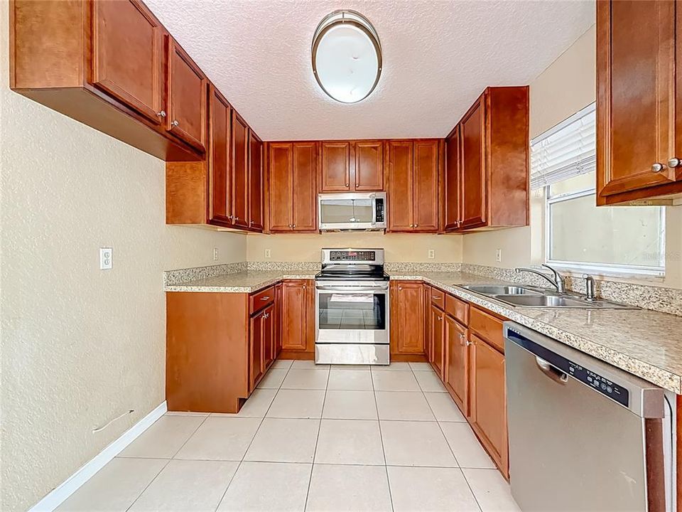 En Venta: $425,000 (4 camas, 2 baños, 1608 Pies cuadrados)