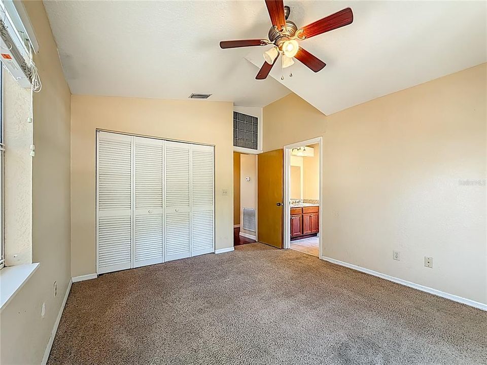 En Venta: $425,000 (4 camas, 2 baños, 1608 Pies cuadrados)