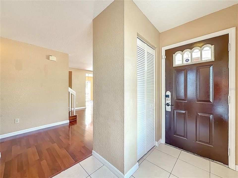 En Venta: $425,000 (4 camas, 2 baños, 1608 Pies cuadrados)