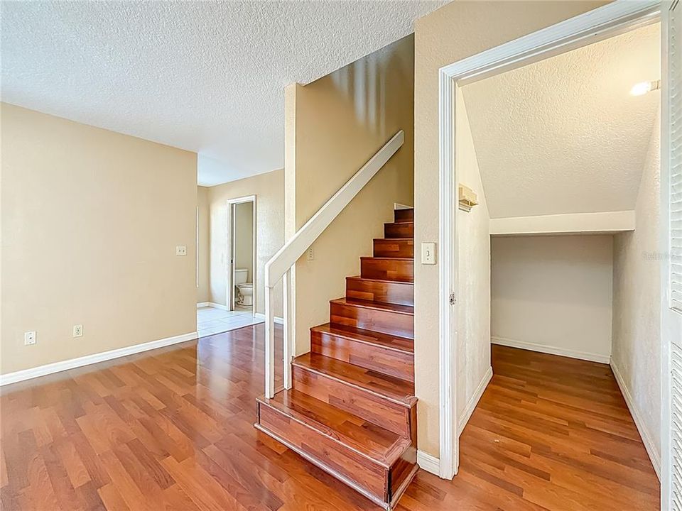 En Venta: $425,000 (4 camas, 2 baños, 1608 Pies cuadrados)