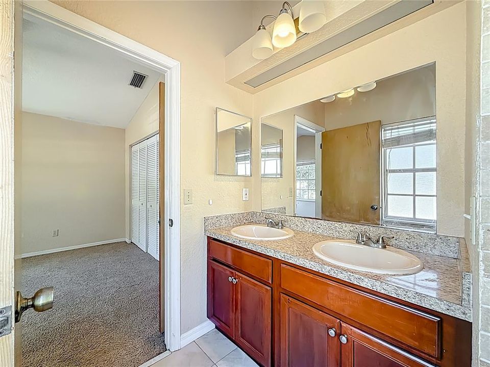 En Venta: $425,000 (4 camas, 2 baños, 1608 Pies cuadrados)